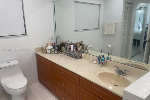 Casa en venta en Miami, Florida, 4 dormitorios, 183.02 m2 № 1703484 - foto 14