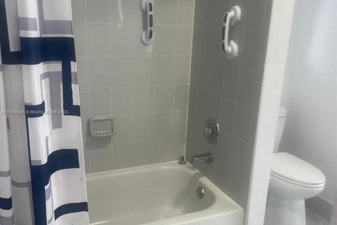 Casa en venta en Miami, Florida, 4 dormitorios, 183.02 m2 № 1703484 - foto 11