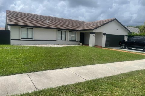 Casa en venta en Miami, Florida, 4 dormitorios, 183.02 m2 № 1703484 - foto 2
