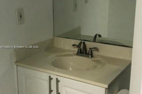 Condo in Hollywood, Florida  № 1845827 - photo 6