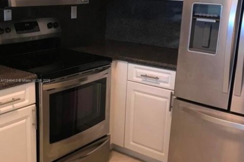 Condo in Hollywood, Florida  № 1845827 - photo 18