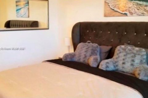 Condo in Hollywood, Florida  № 1845827 - photo 7