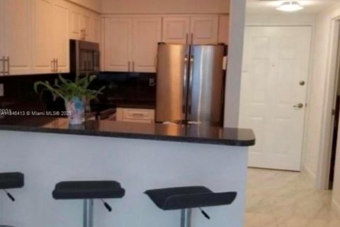 Condo in Hollywood, Florida  № 1845827 - photo 2