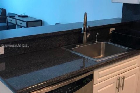 Condo in Hollywood, Florida  № 1845827 - photo 17