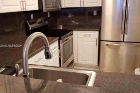 Condo in Hollywood, Florida  № 1845827 - photo 3