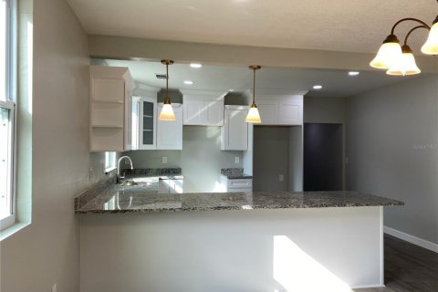 House in Tampa, Florida 3 bedrooms, 130.53 sq.m. № 1917848 - photo 3