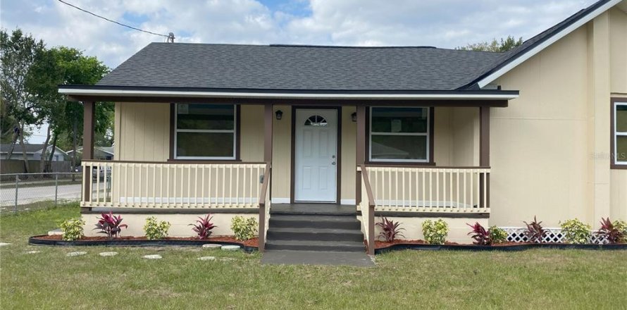 House in Tampa, Florida 3 bedrooms, 130.53 sq.m. № 1917848