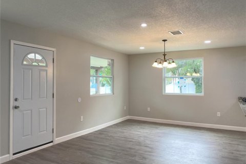 House in Tampa, Florida 3 bedrooms, 130.53 sq.m. № 1917848 - photo 2