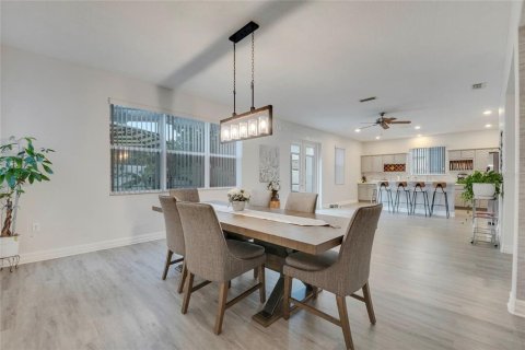 Villa ou maison à vendre à Kissimmee, Floride: 5 chambres, 321.44 m2 № 1909919 - photo 13