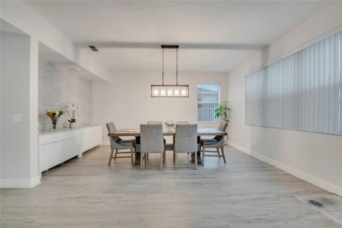 Villa ou maison à vendre à Kissimmee, Floride: 5 chambres, 321.44 m2 № 1909919 - photo 12