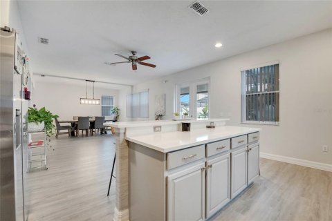 Villa ou maison à vendre à Kissimmee, Floride: 5 chambres, 321.44 m2 № 1909919 - photo 21