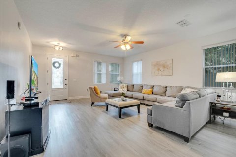 Villa ou maison à vendre à Kissimmee, Floride: 5 chambres, 321.44 m2 № 1909919 - photo 4