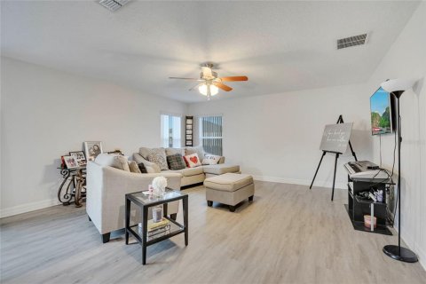 Villa ou maison à vendre à Kissimmee, Floride: 5 chambres, 321.44 m2 № 1909919 - photo 29