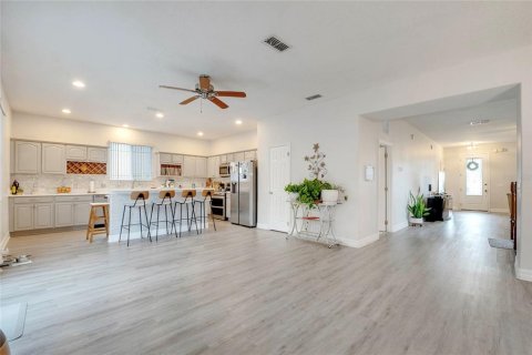 Villa ou maison à vendre à Kissimmee, Floride: 5 chambres, 321.44 m2 № 1909919 - photo 15