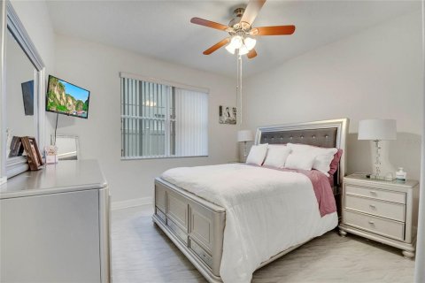 Villa ou maison à vendre à Kissimmee, Floride: 5 chambres, 321.44 m2 № 1909919 - photo 9