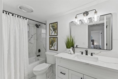 House in Saint Petersburg, Florida 3 bedrooms, 176.14 sq.m. № 1796027 - photo 19