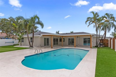 House in Saint Petersburg, Florida 3 bedrooms, 176.14 sq.m. № 1796027 - photo 25