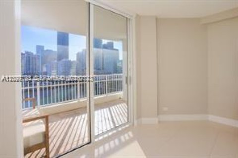 Condo in Miami, Florida, 1 bedroom  № 2401286 - photo 21