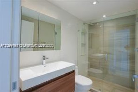 Condo in Miami, Florida, 1 bedroom  № 2401286 - photo 24