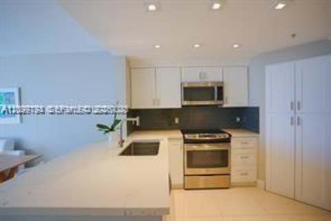 Condo in Miami, Florida, 1 bedroom  № 2401286 - photo 9