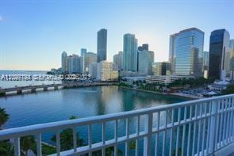 Condo in Miami, Florida, 1 bedroom  № 2401286 - photo 2