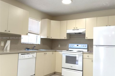 Adosado en venta en North Miami, Florida, 3 dormitorios, 126.35 m2 № 2030616 - foto 5