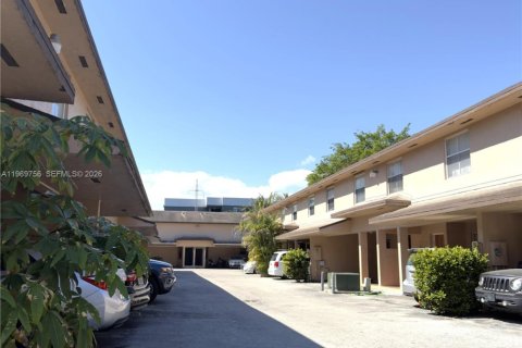 Adosado en North Miami, Florida 3 dormitorios, 126.35 m2 № 2030616