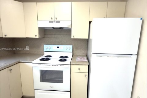 Adosado en venta en North Miami, Florida, 3 dormitorios, 126.35 m2 № 2030616 - foto 6