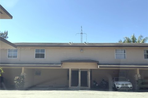 Adosado en venta en North Miami, Florida, 3 dormitorios, 126.35 m2 № 2030616 - foto 2