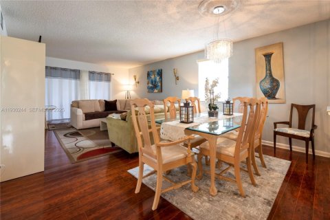 Condominio en venta en Tamarac, Florida, 2 dormitorios, 117.99 m2 № 1990248 - foto 8