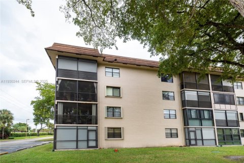 Condominio en venta en Tamarac, Florida, 2 dormitorios, 117.99 m2 № 1990248 - foto 25