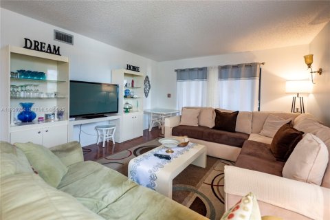 Condominio en venta en Tamarac, Florida, 2 dormitorios, 117.99 m2 № 1990248 - foto 12