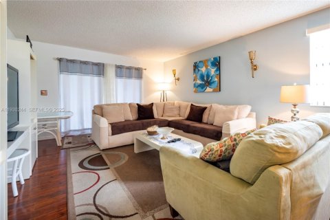 Condominio en venta en Tamarac, Florida, 2 dormitorios, 117.99 m2 № 1990248 - foto 9