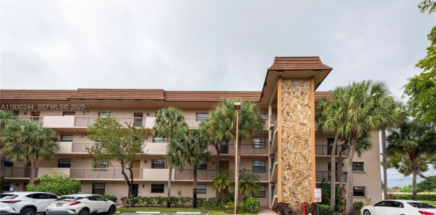 Condominio en Tamarac, Florida, 2 dormitorios № 1990248