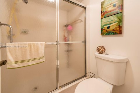 Condominio en venta en Tamarac, Florida, 2 dormitorios, 117.99 m2 № 1990248 - foto 17