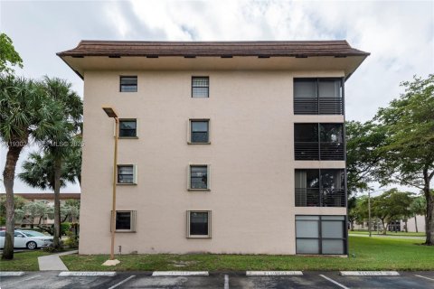 Condominio en venta en Tamarac, Florida, 2 dormitorios, 117.99 m2 № 1990248 - foto 24