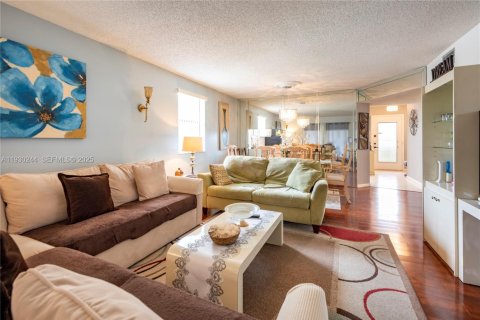 Condominio en venta en Tamarac, Florida, 2 dormitorios, 117.99 m2 № 1990248 - foto 10