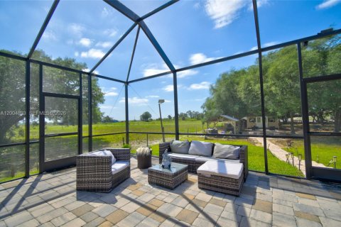 House in LaBelle, Florida 3 bedrooms № 2068978 - photo 30