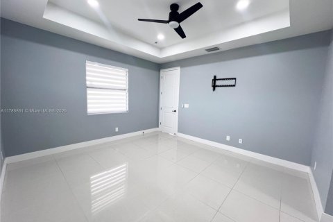 House in Cape Coral, Florida 4 bedrooms, 165.74 sq.m. № 1643835 - photo 16