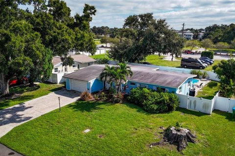 Casa en Seminole, Florida 3 dormitorios, 144 m2 № 2387492