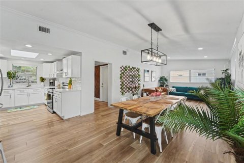 Casa en venta en Seminole, Florida, 3 dormitorios, 144 m2 № 2387492 - foto 12