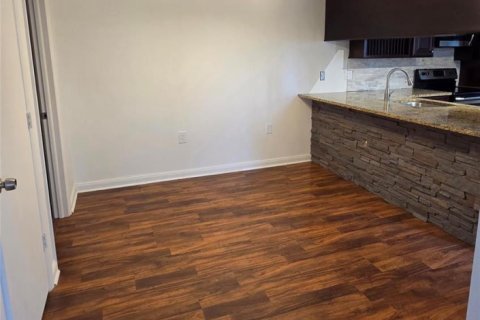 Touwnhouse à vendre à Palm City, Floride: 2 chambres, 127.65 m2 № 2085880 - photo 5