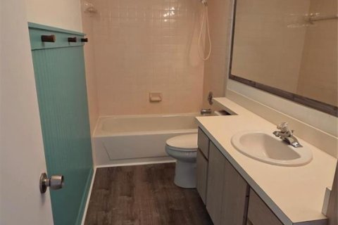 Touwnhouse à vendre à Palm City, Floride: 2 chambres, 127.65 m2 № 2085880 - photo 11