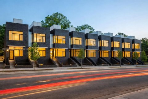 Immobilier commercial à vendre à Miami, Floride № 2024182 - photo 2