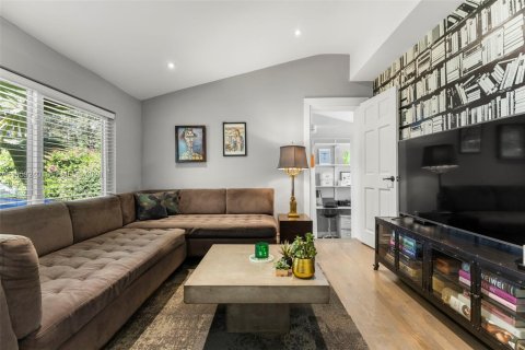 House in Miami Shores, Florida 2 bedrooms, 96.34 sq.m. № 2018095 - photo 8