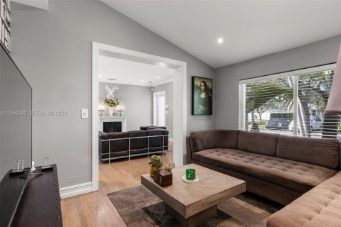 House in Miami Shores, Florida 2 bedrooms, 96.34 sq.m. № 2018095 - photo 7