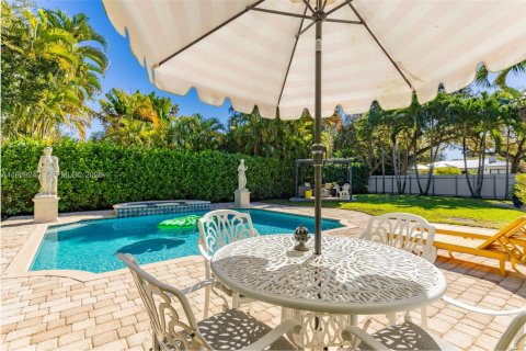 House in Miami Shores, Florida 2 bedrooms, 96.34 sq.m. № 2018095 - photo 21