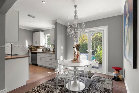 House in Miami Shores, Florida 2 bedrooms, 96.34 sq.m. № 2018095 - photo 10