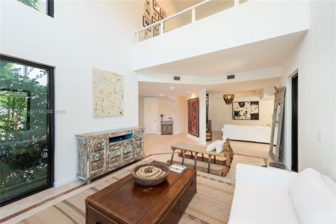 Снять в аренду виллу или дом в Ки-Бискейн, Флорида 4 спальни, 311.78м2, № 2023595 - фото 2