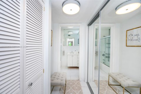 Снять в аренду виллу или дом в Ки-Бискейн, Флорида 4 спальни, 311.78м2, № 2023595 - фото 17